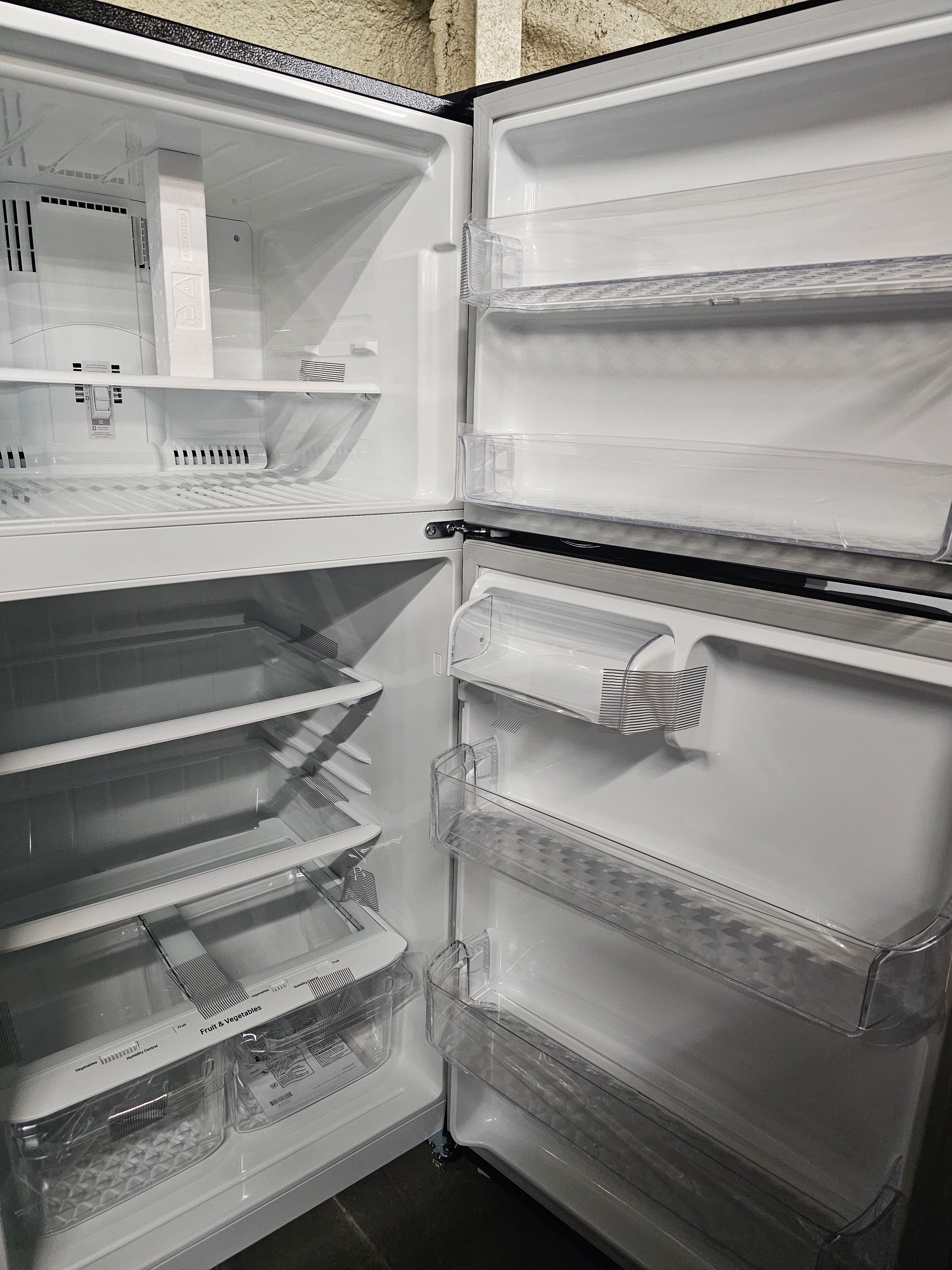 LG 20.2 Cu. Ft. Top-Freezer Refrigerator Black